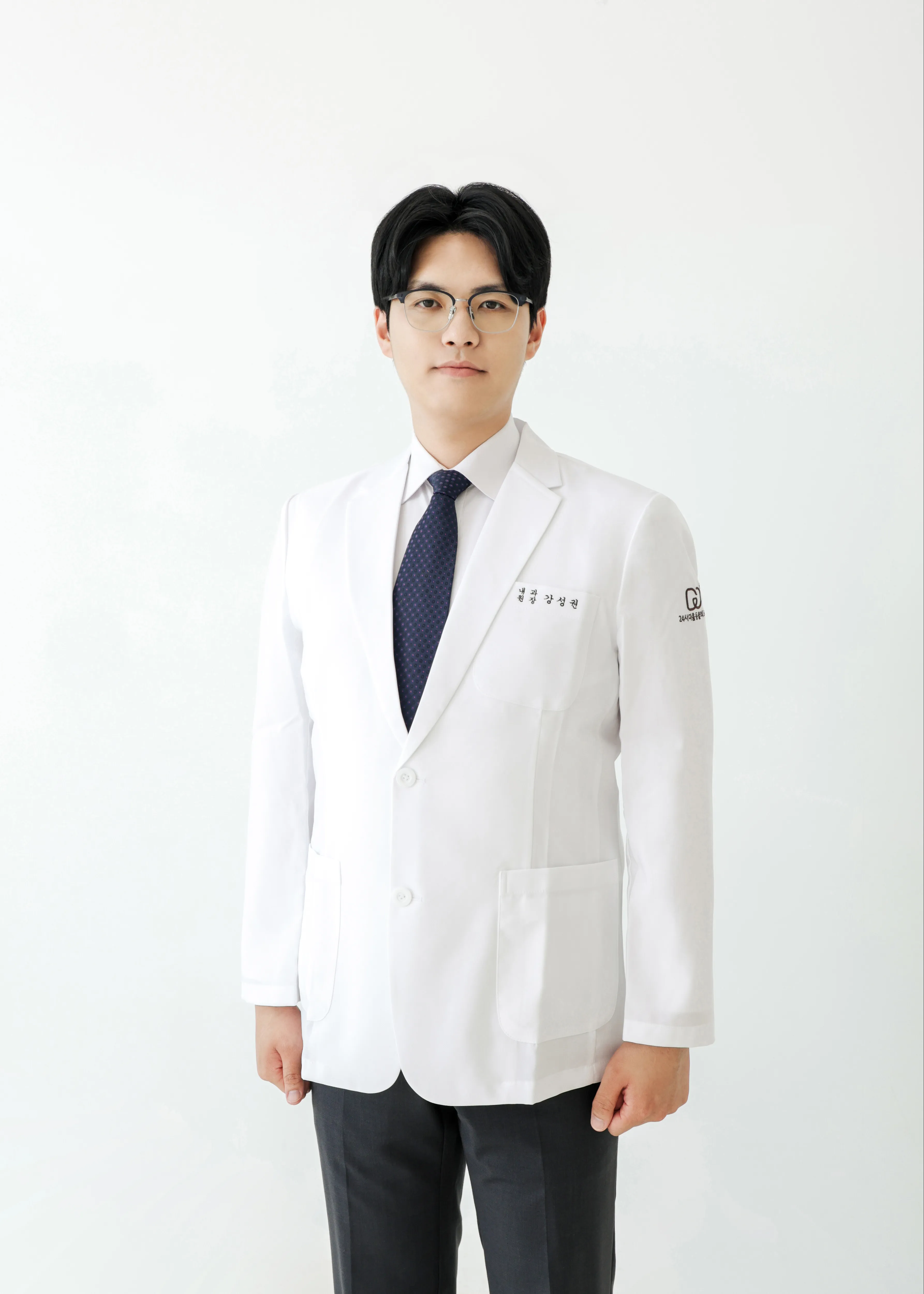 강성권 원장 진료 모습
